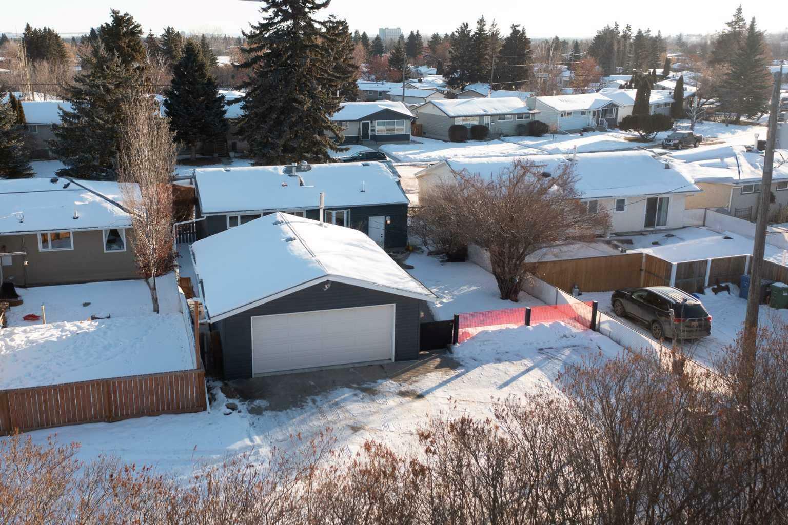 Property Photo:  5908 West Park Crescent  AB T4N 1G1 