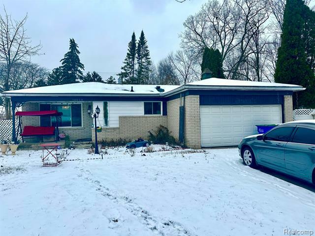 Property Photo: 30039 Holly MI 48092