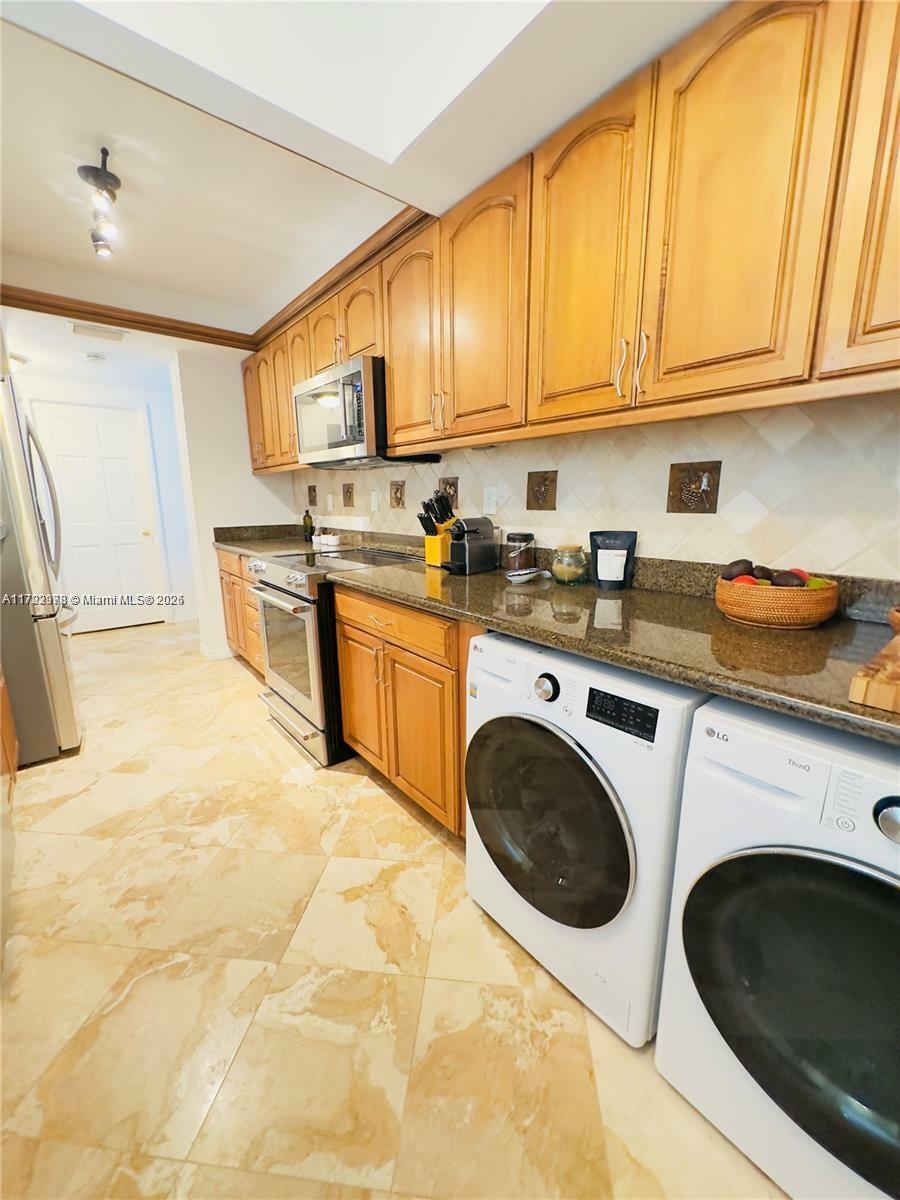 Property Photo:  900 Greensward Ln 111-G  FL 33445 