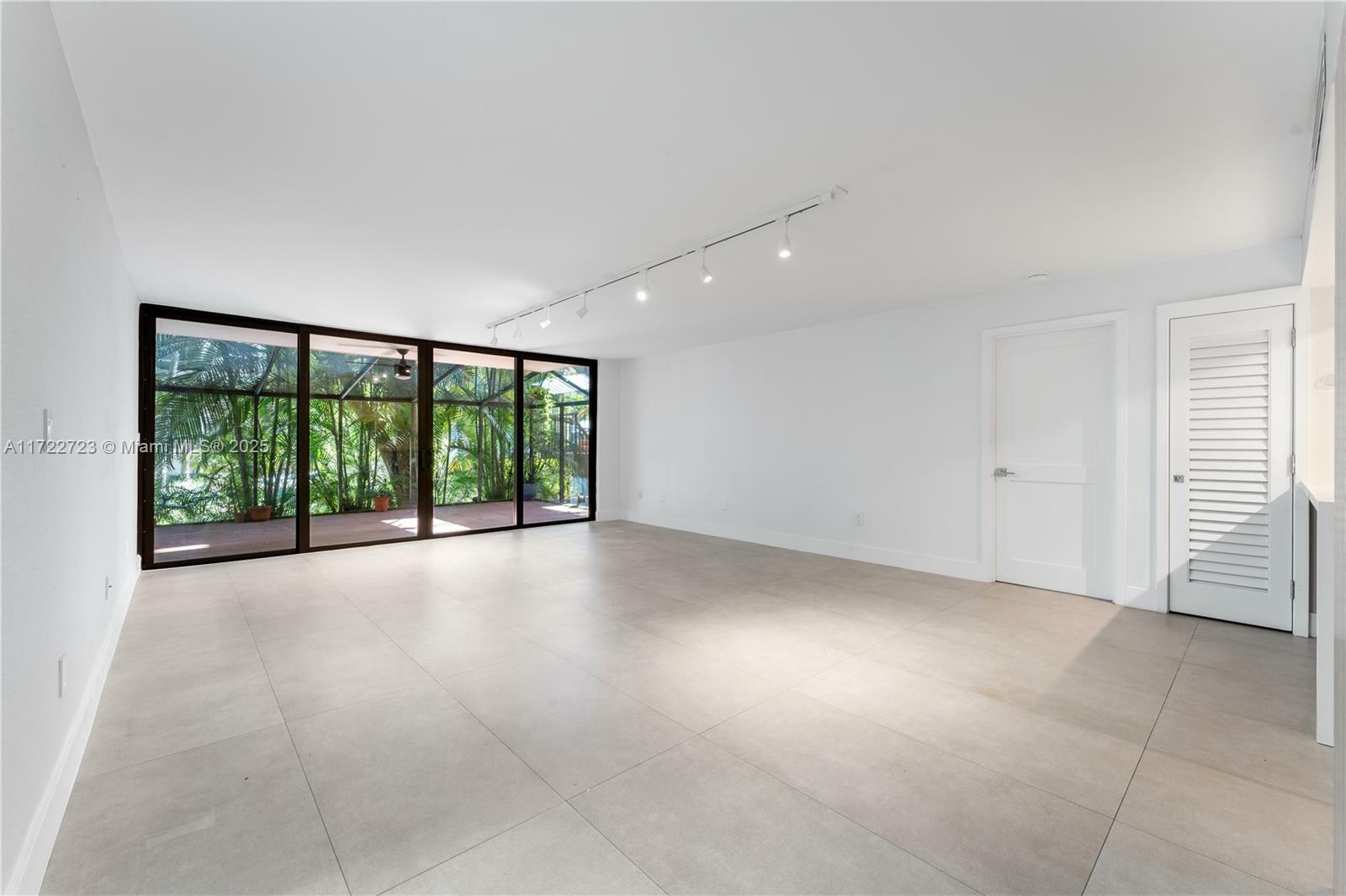 Property Photo: 55 Ocean Lane Dr 1031 FL 33149