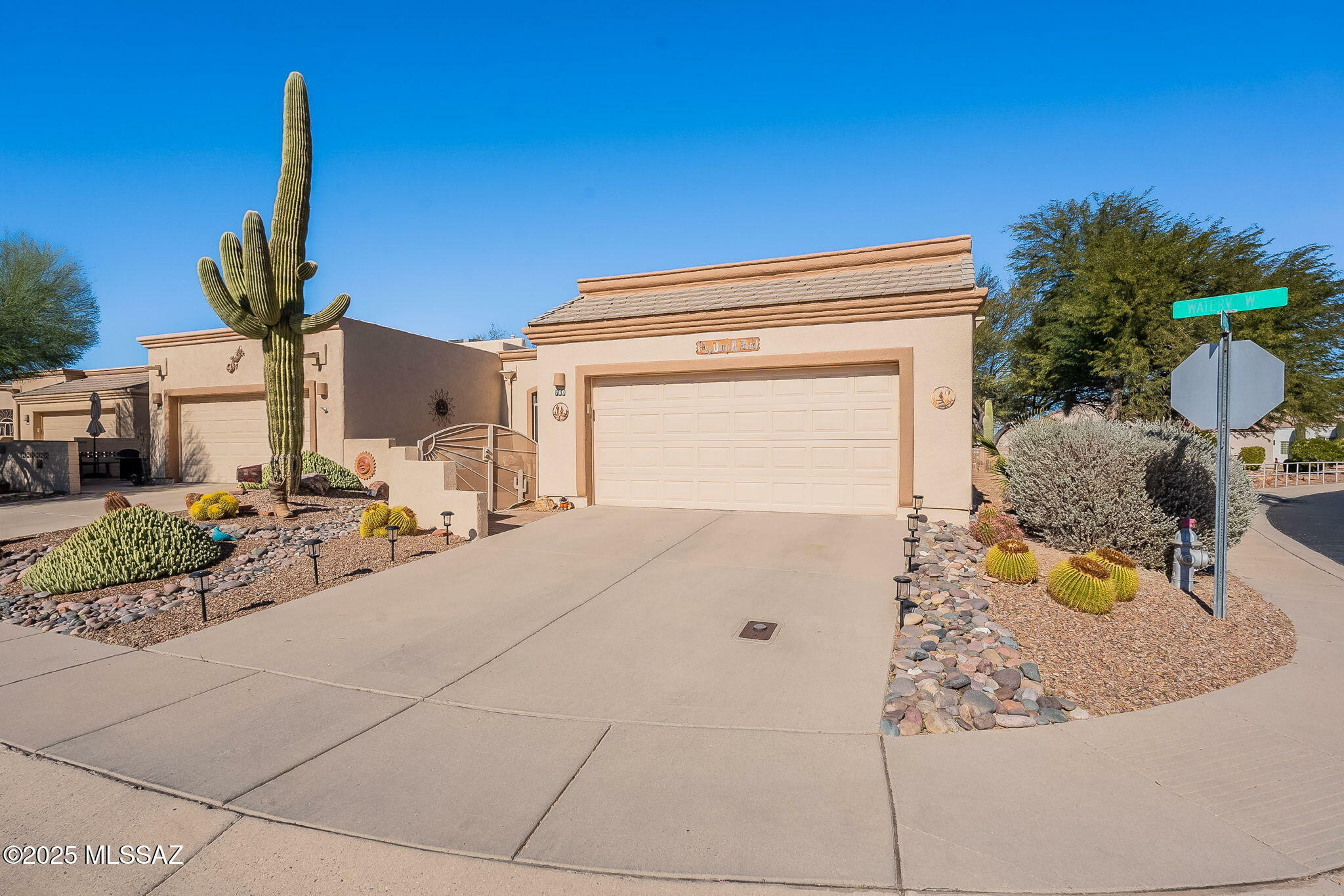 Property Photo:  760 W Waterview Drive  AZ 85614 