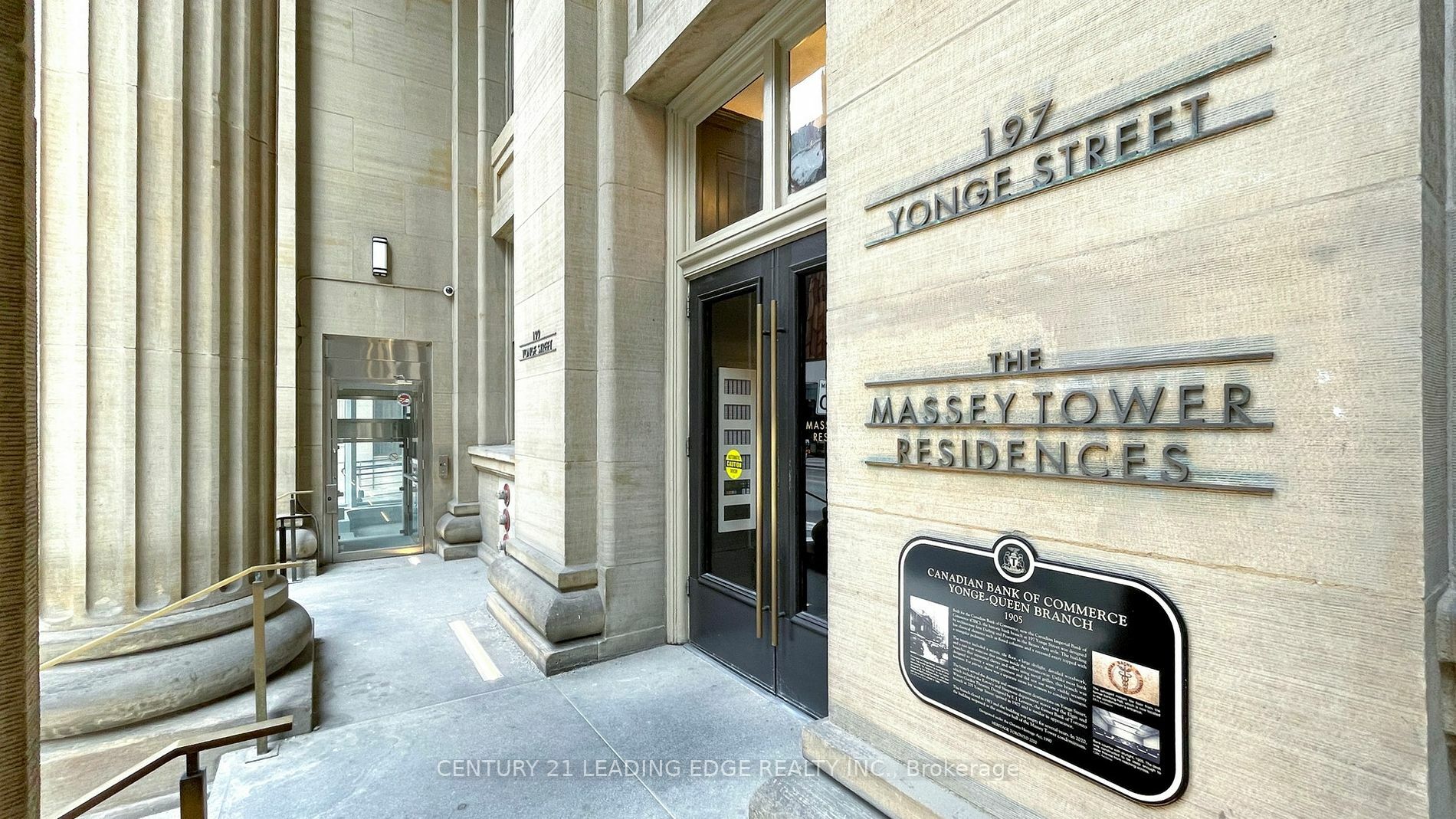 Property Photo:  197 Yonge St 1710  ON M5B 1M4 