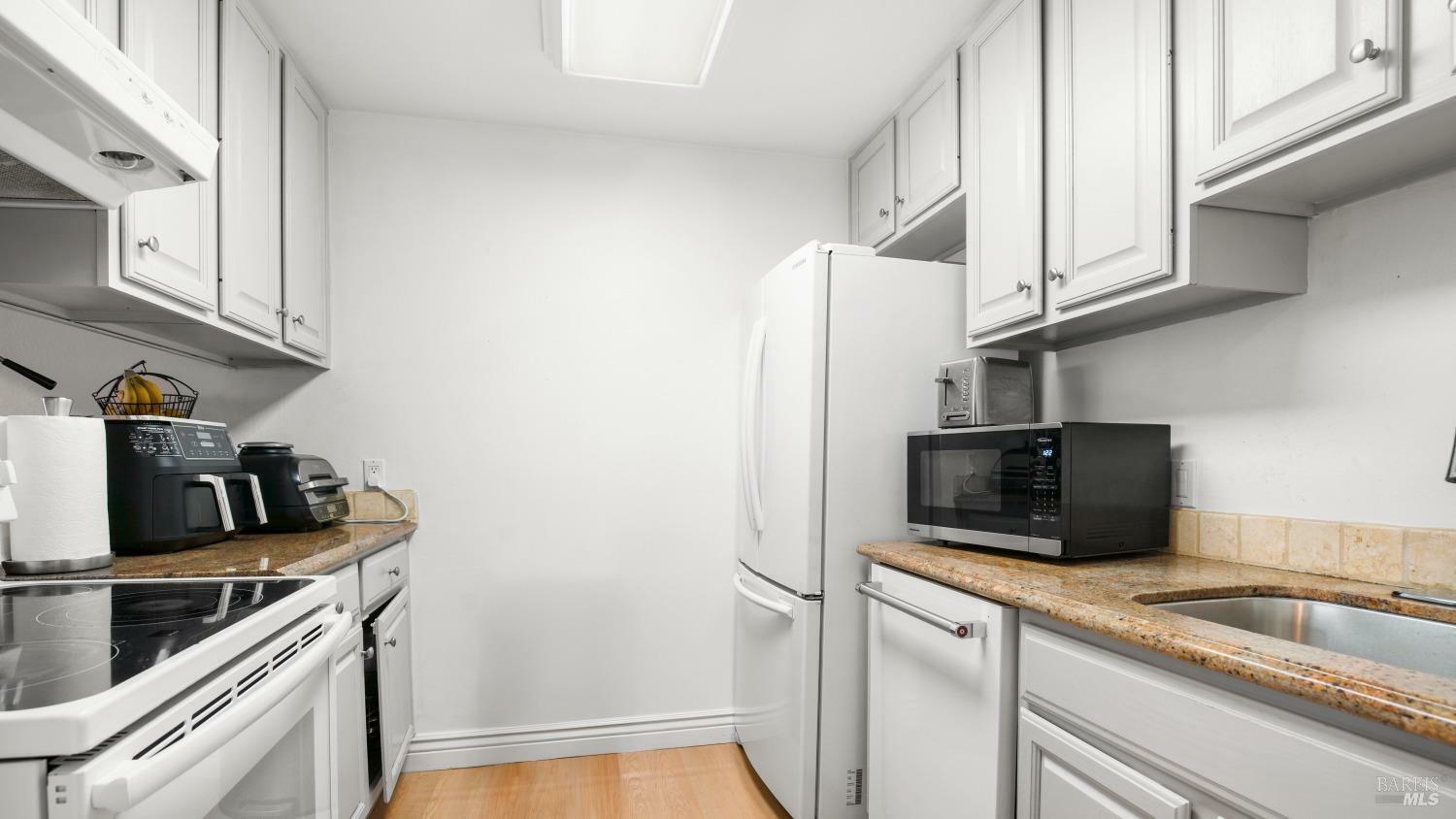 Property Photo:  1370 Townview Avenue 205  CA 95405 