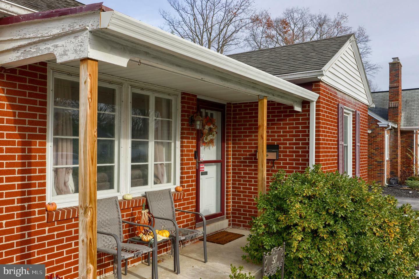 Property Photo:  327 E 2nd Avenue  PA 17543 