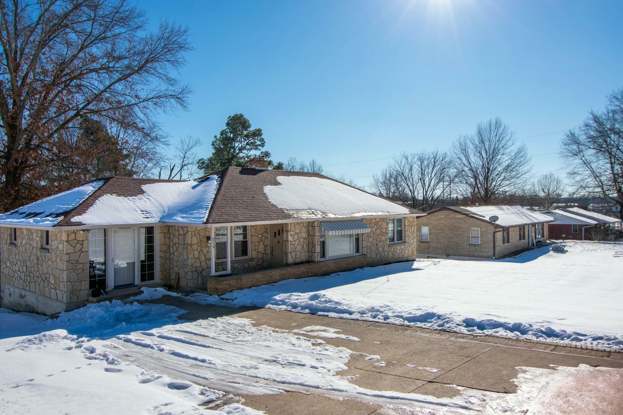 Property Photo:  4719 Oakridge Rd  MO 65109 