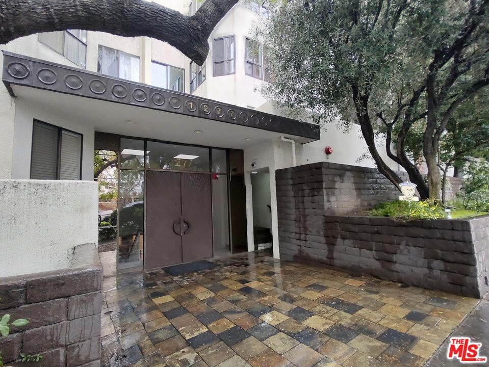 Property Photo:  1277 S Beverly Glen Blvd 406  CA 90024 