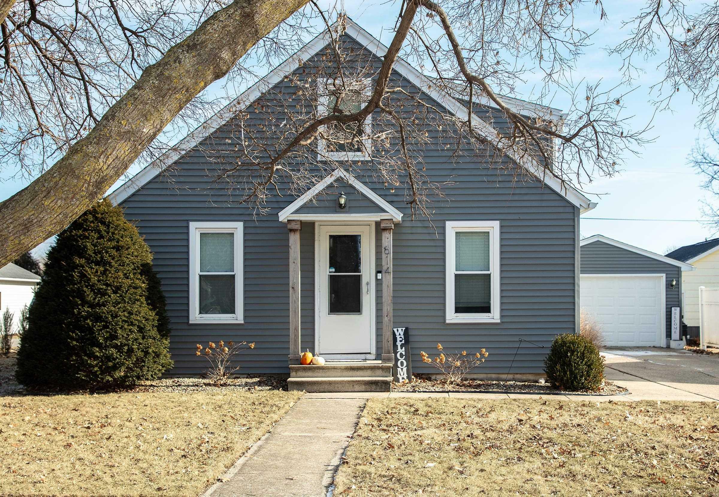 Property Photo:  614 Maple Street  IA 50602 