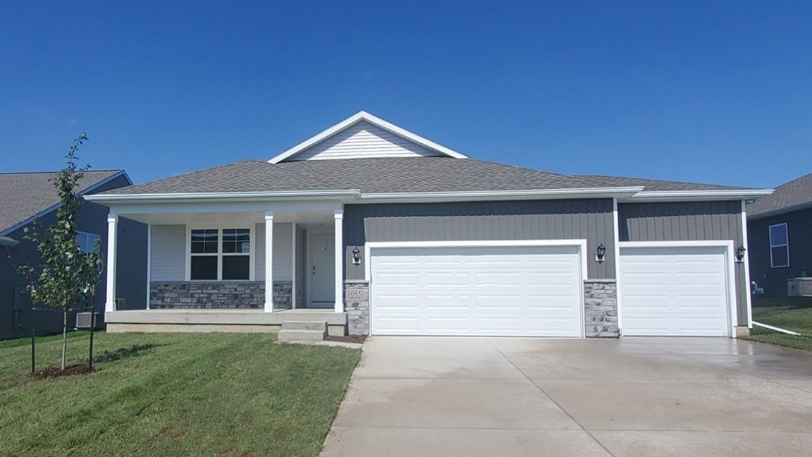 Property Photo:  3005 Sweetwater Drive  IA 50320 
