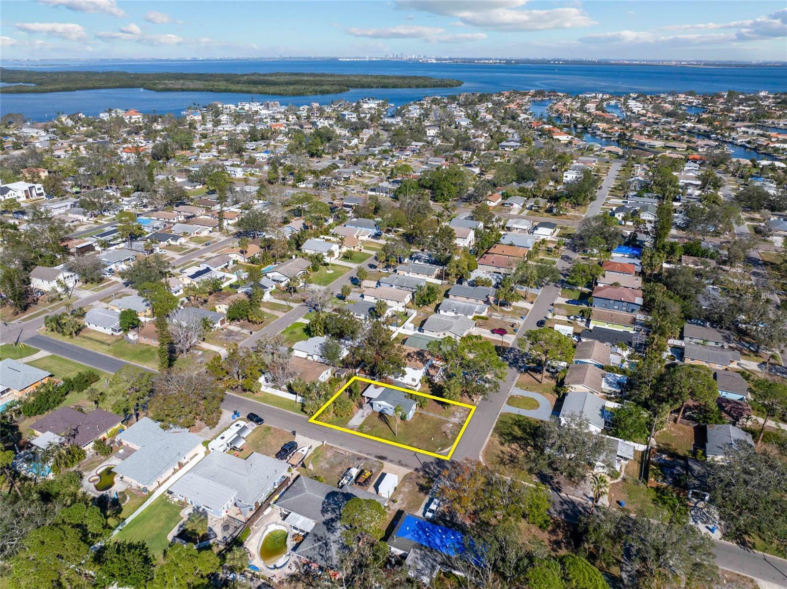 Property Photo: 1701 Mississippi Avenue NE FL 33703