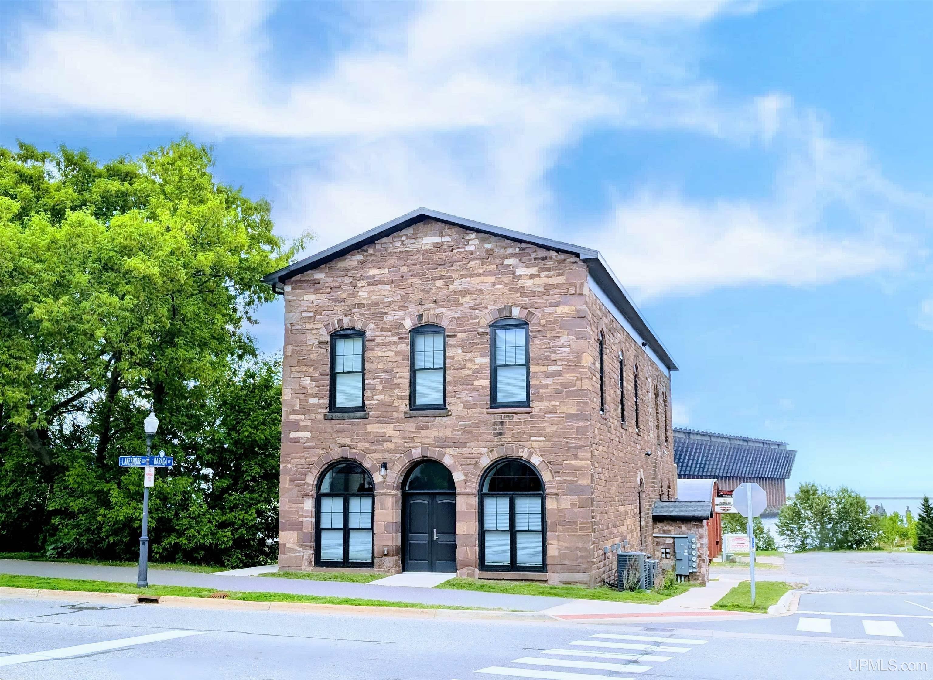 311 S Lakeshore Boulevard  Marquette MI 49855 photo