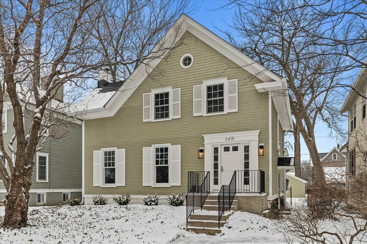 Property Photo:  2418 Thayer Street  IL 60201 