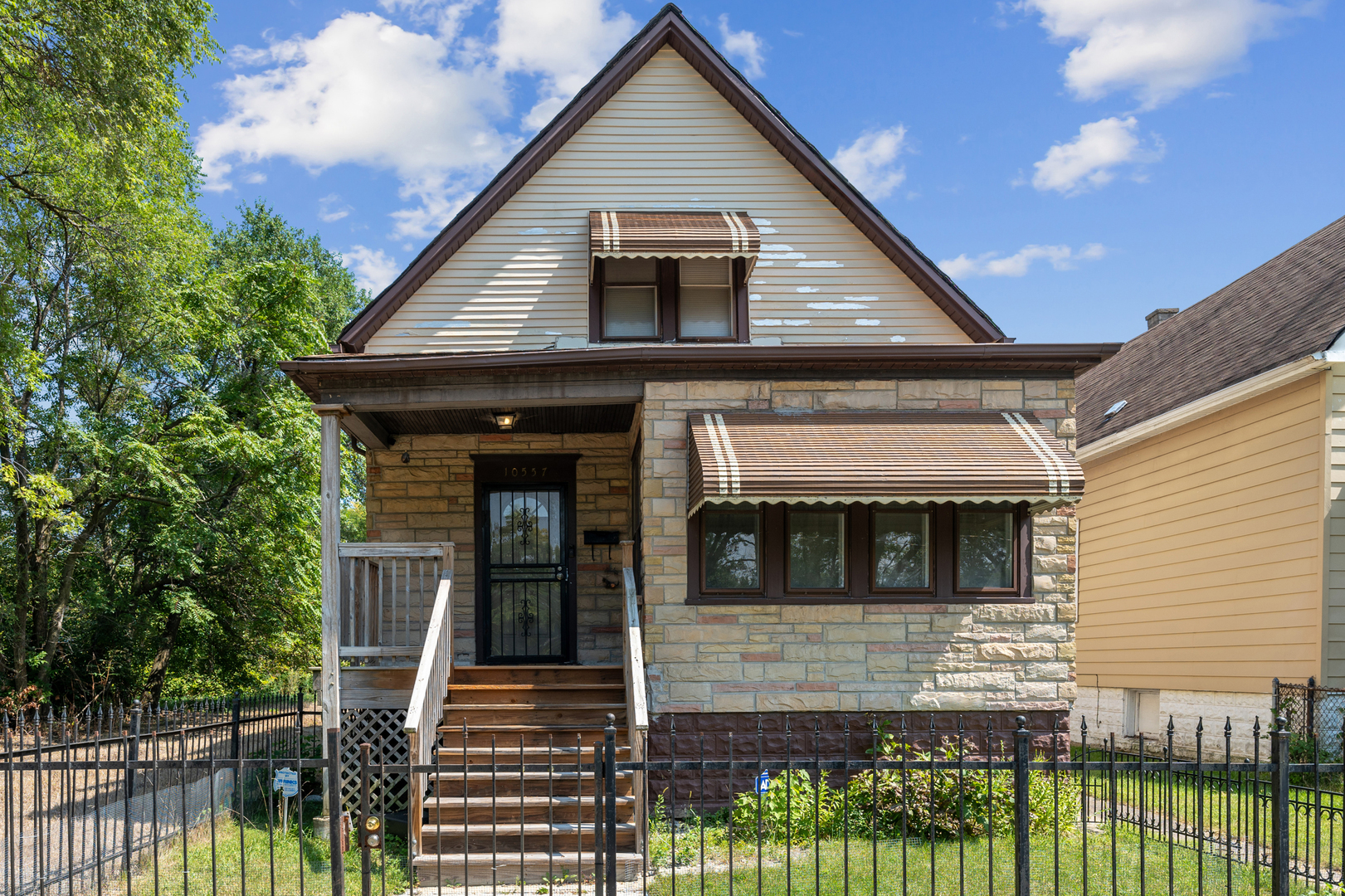 Property Photo:  10557 S Perry Avenue  IL 60628 