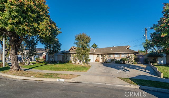 Property Photo:  15462 Victoria Lane  CA 92647 