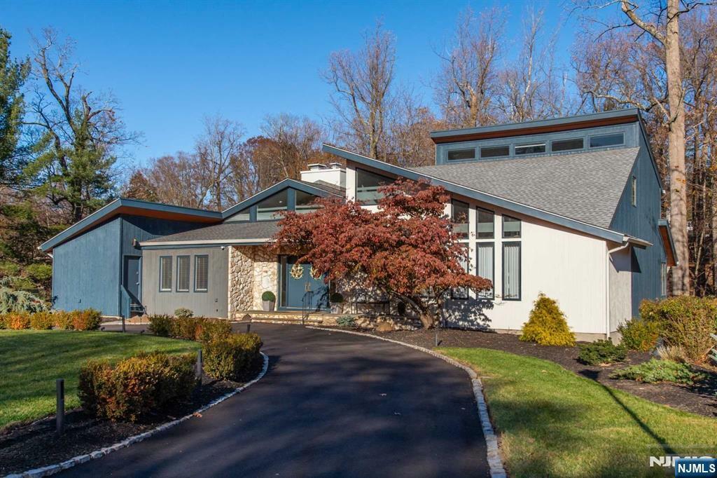 Property Photo:  20 Maywood Court  NJ 07006 