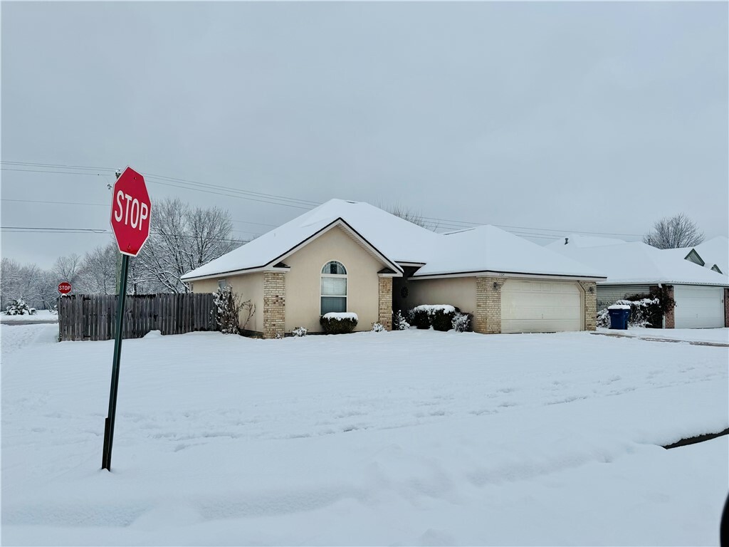 Property Photo:  1104 Lavona Lane  AR 72761 