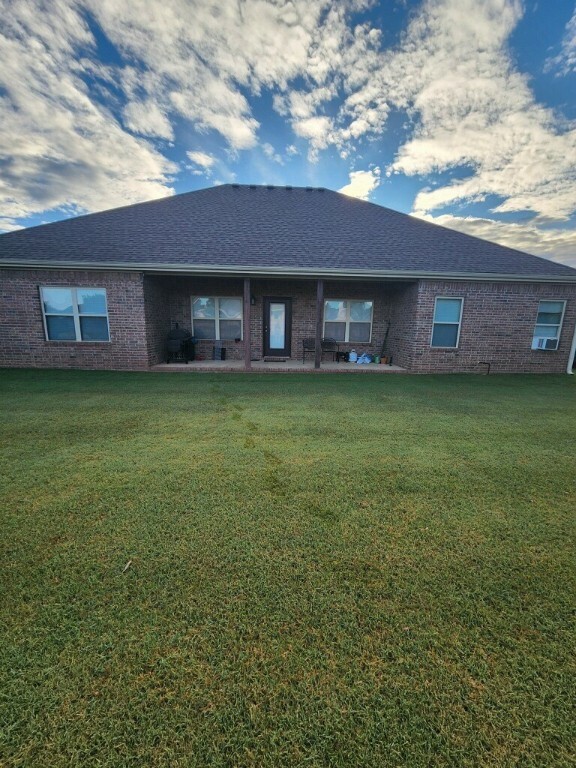 Property Photo:  417 N Cold Harbor Avenue  AR 72704 