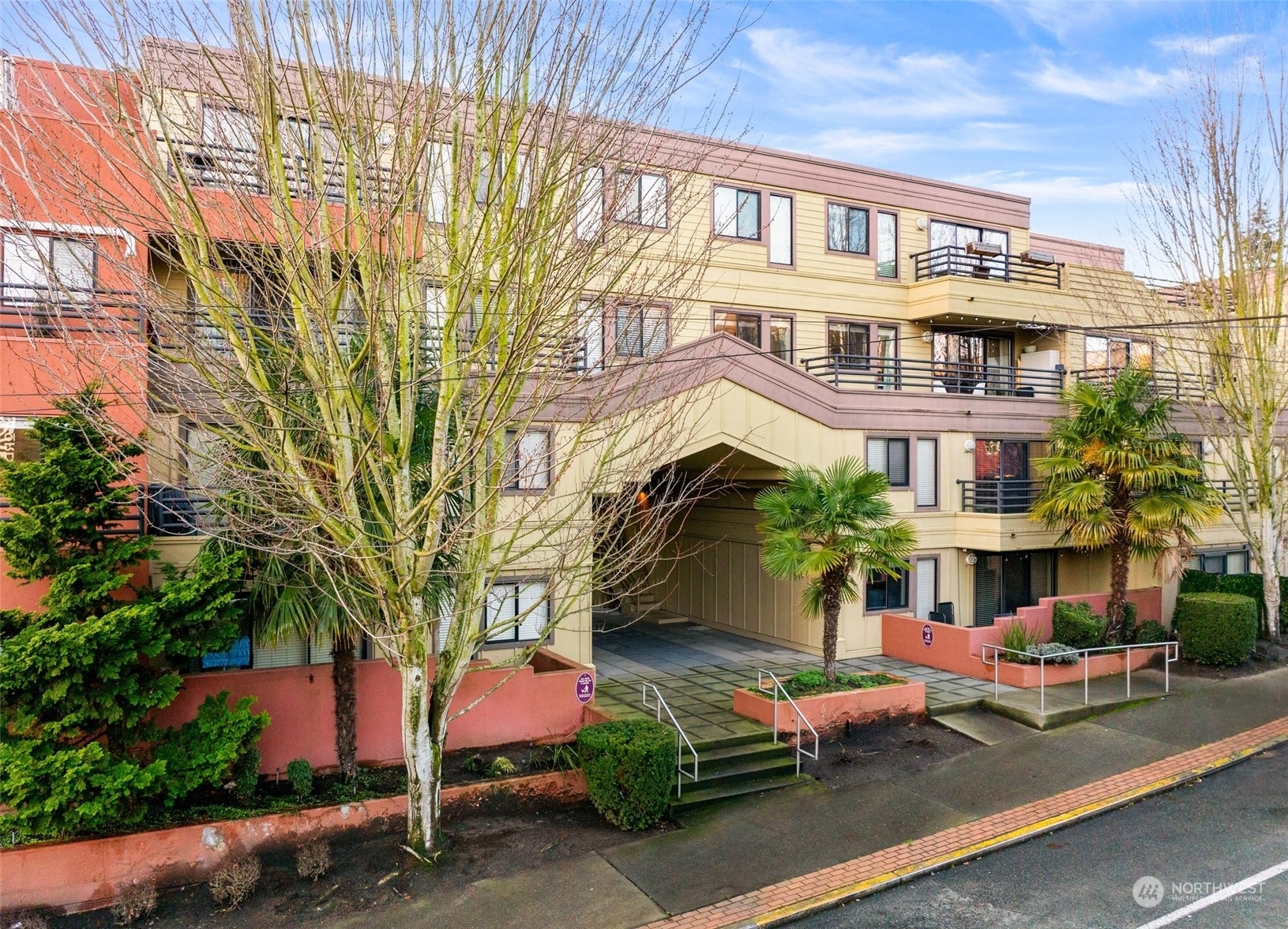 Property Photo:  3401  Wallingford Avenue N 202  WA 98103 