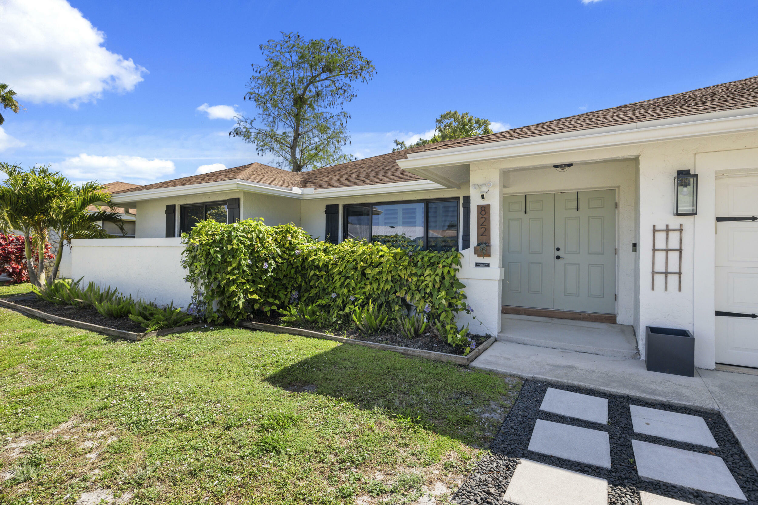 Property Photo: 822 Azure Avenue FL 33414