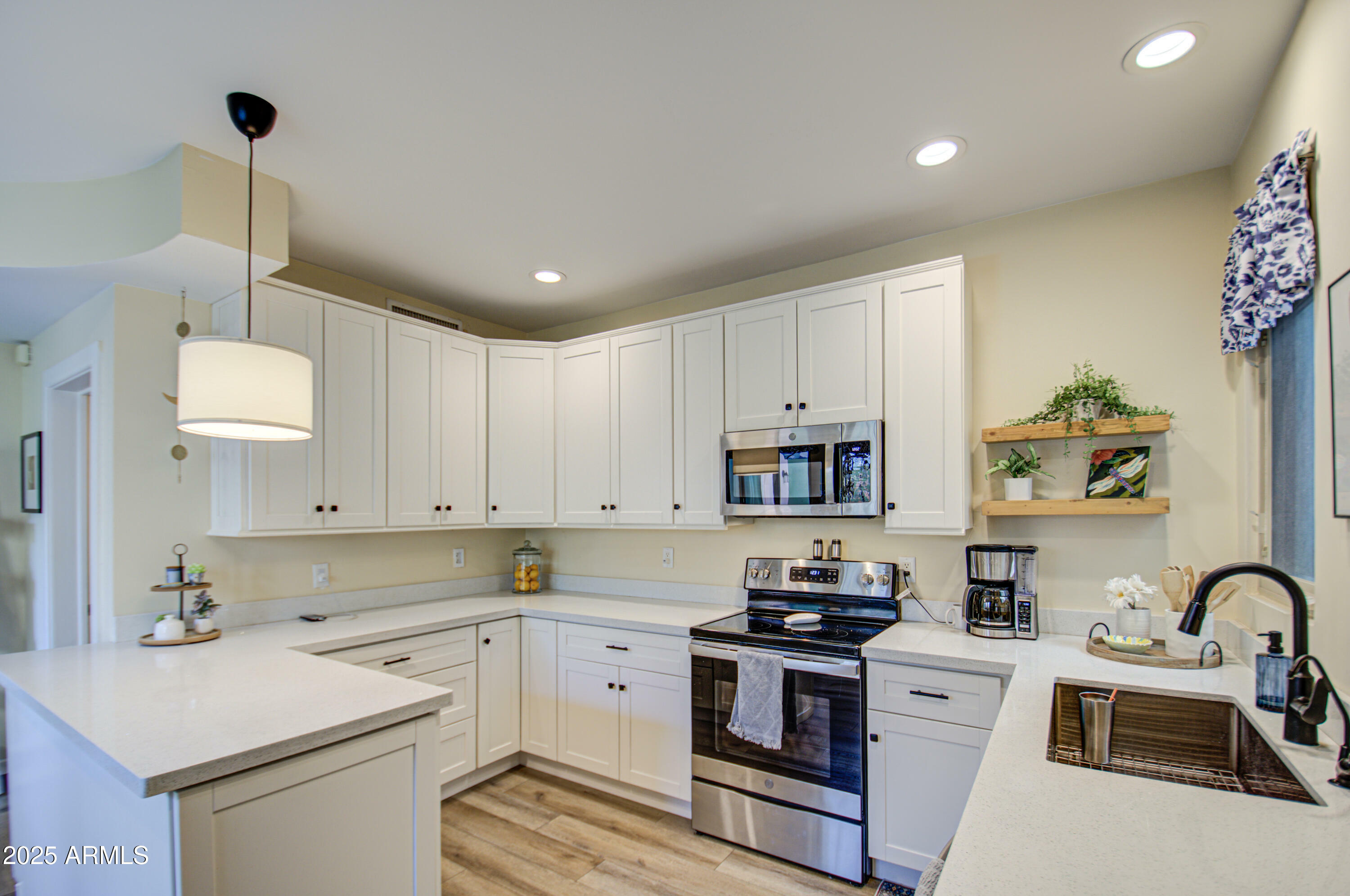 Property Photo: 6411 S River Drive 11 AZ 85283