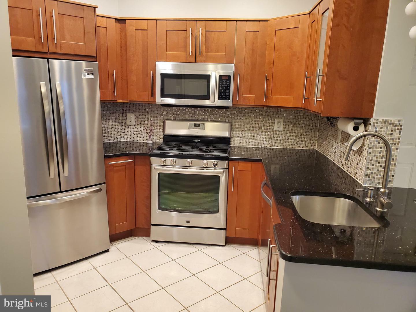 Property Photo: 14309 Climbing Rose Way 102 VA 20121