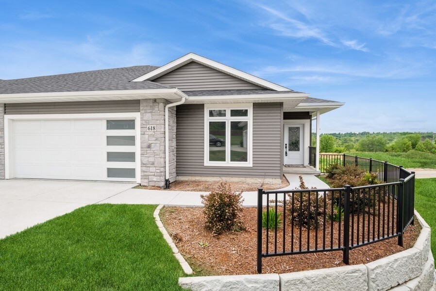 Property Photo: 618 J Ave NE IA 52402