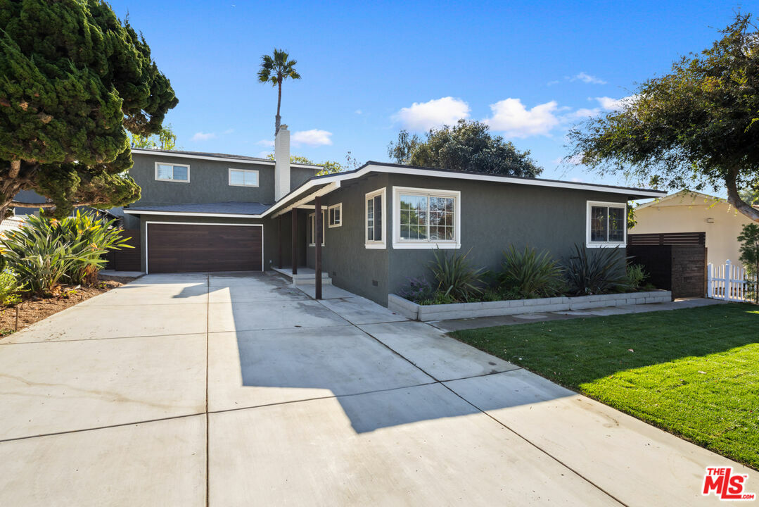 Property Photo:  7248  W 88th Pl  CA 90045 