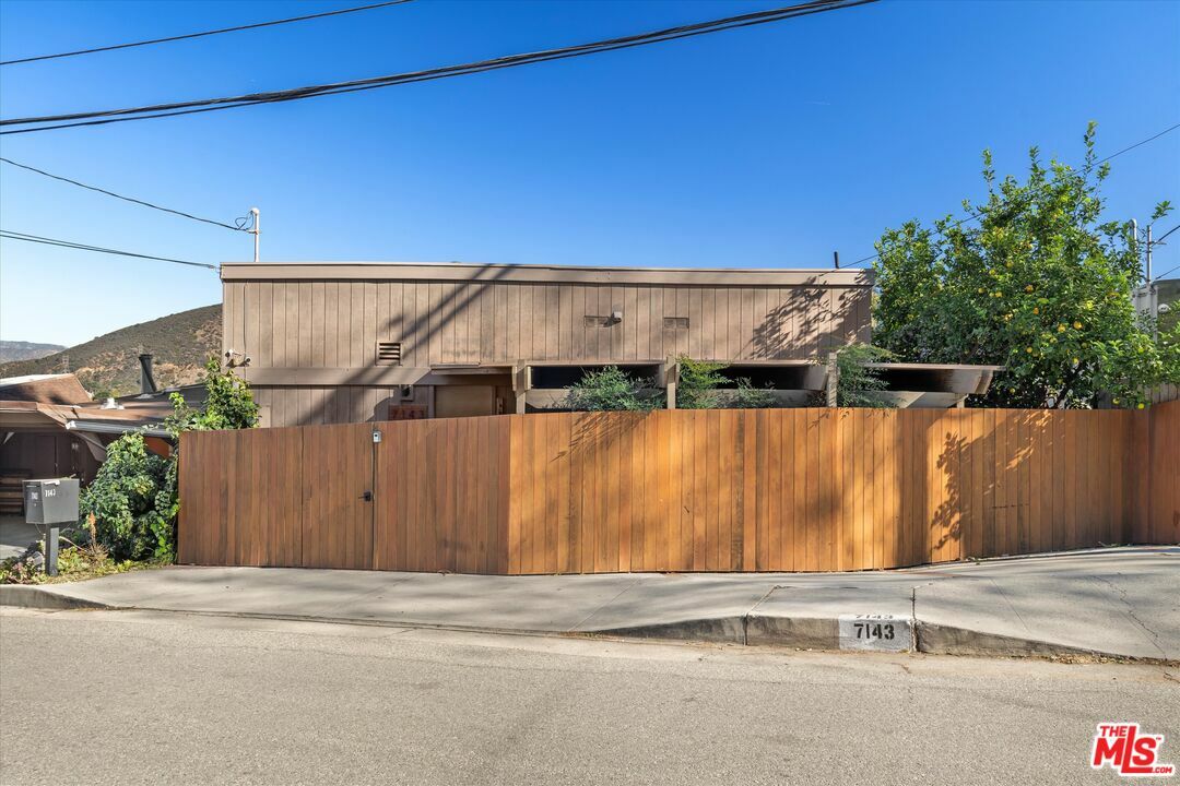 Property Photo:  7143   Woodrow Wilson Dr  CA 90068 