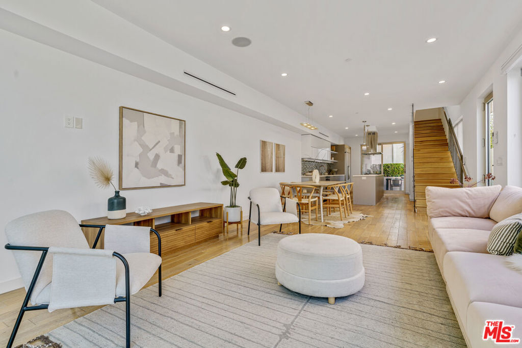 Property Photo: 807 Brooks Avenue CA 90291