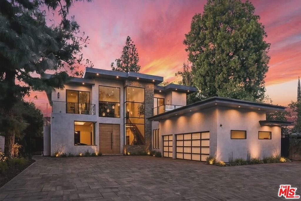 Property Photo: 5301 Amestoy Avenue CA 91316