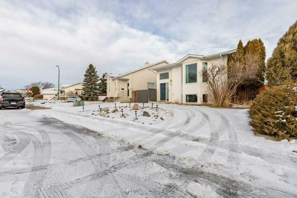 Property Photo:  307 Assiniboia Place W  AB T1K 6W2 