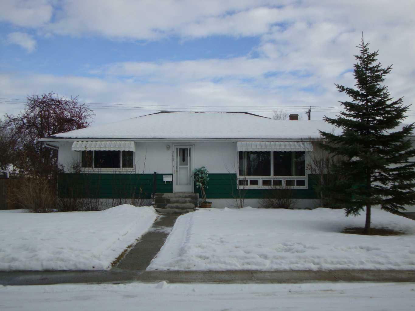 Property Photo:  3629 41 Avenue  AB T4N 2X7 