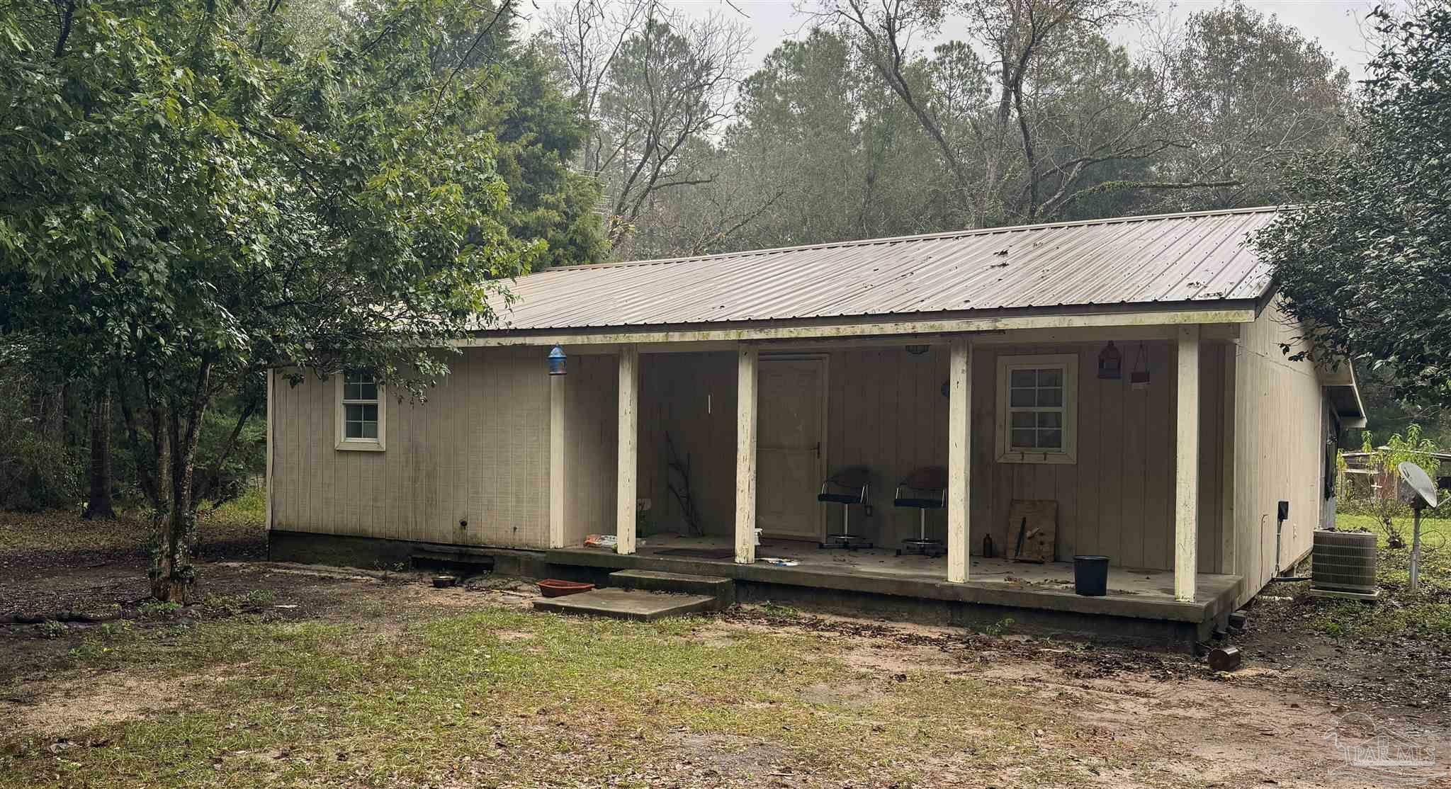 Property Photo: 9960 Paws Rd FL 32570