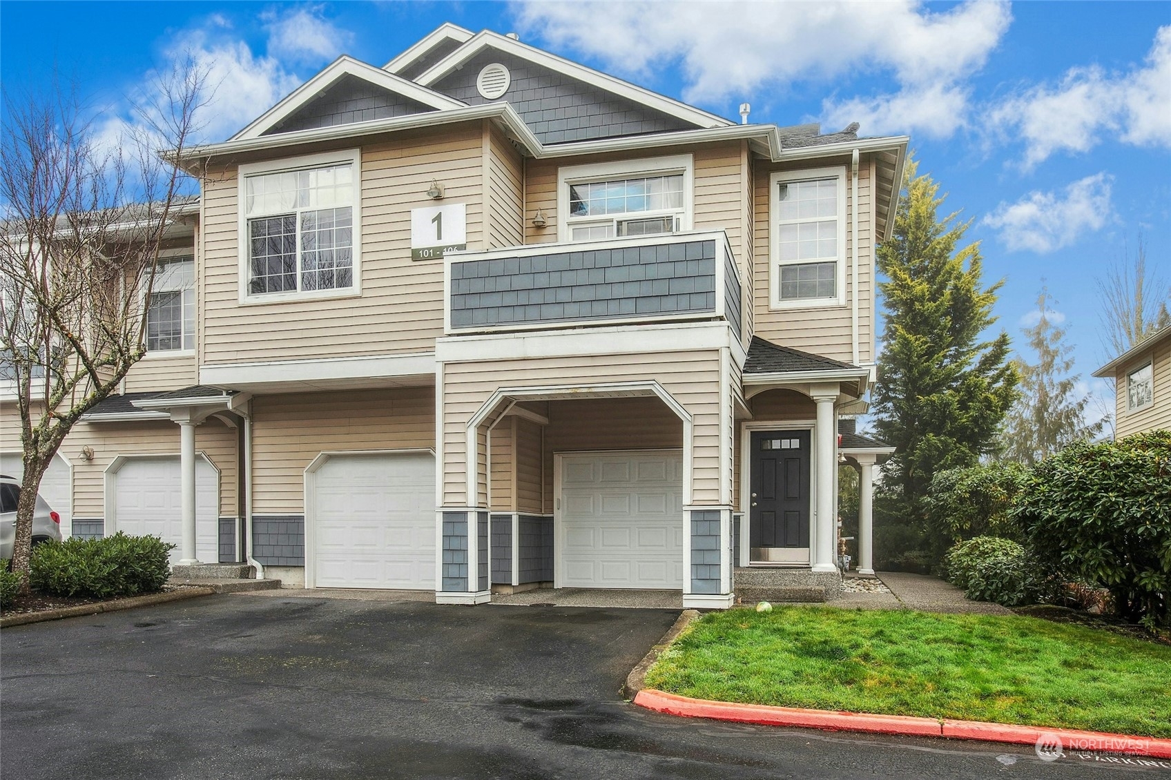 Property Photo:  1855  Trossachs Boulevard SE 102  WA 98075 