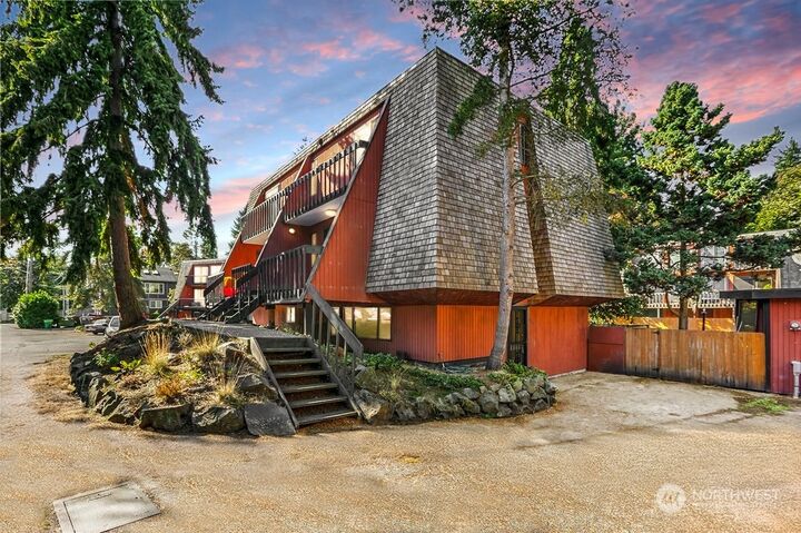 10727  Burke Avenue N 18  Seattle WA 98133 photo