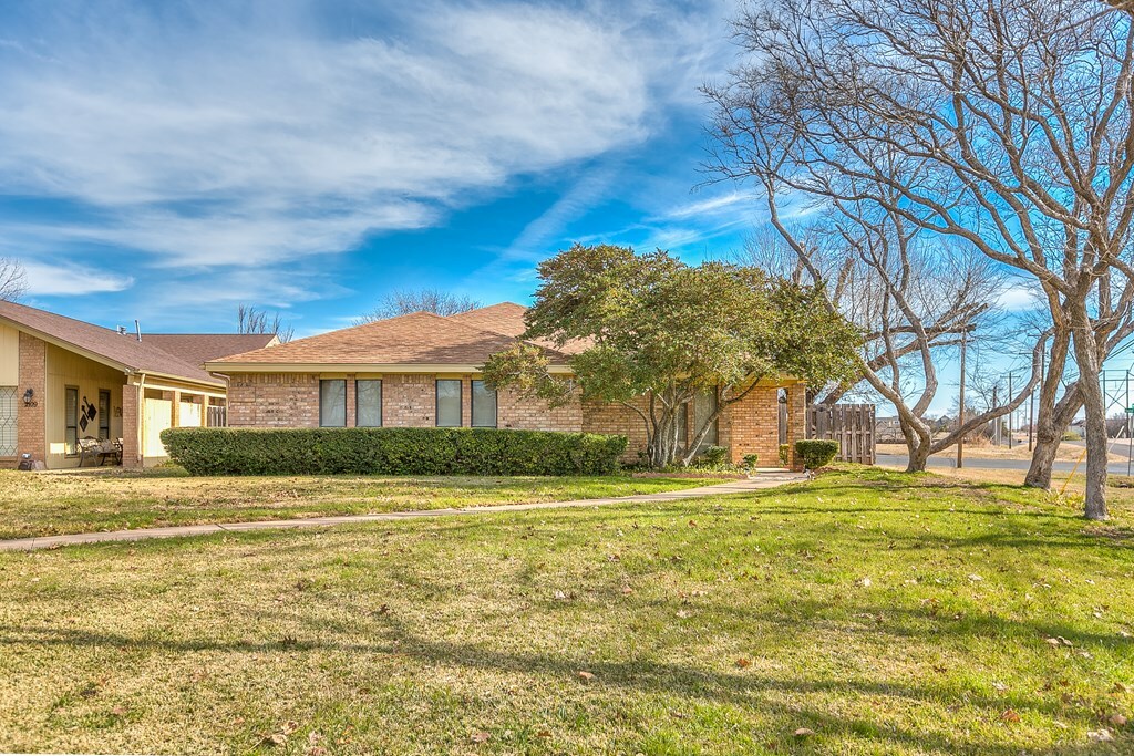 Property Photo:  2113 Eagle Court  TX 76904 