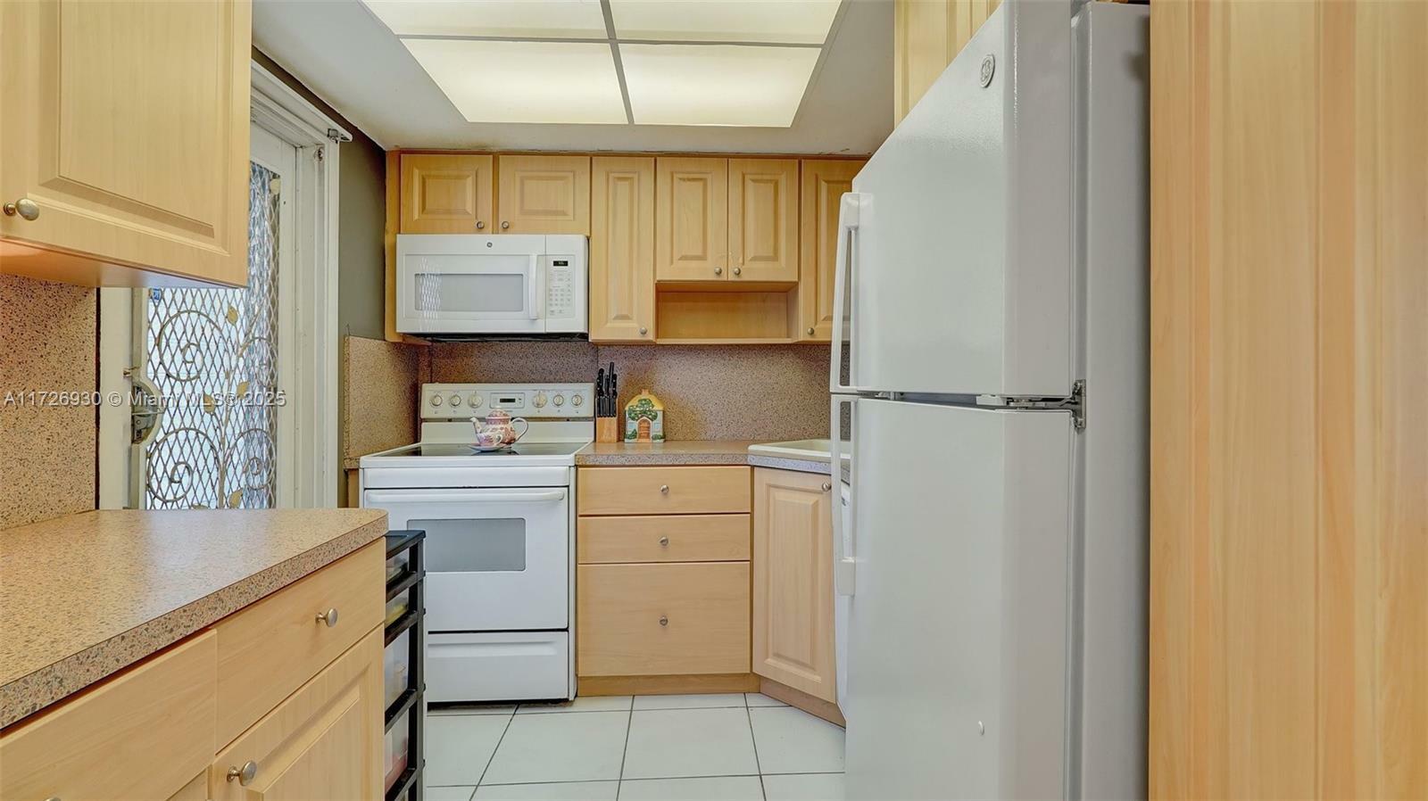 Property Photo:  1200 Hillcrest Ct 306  FL 33021 