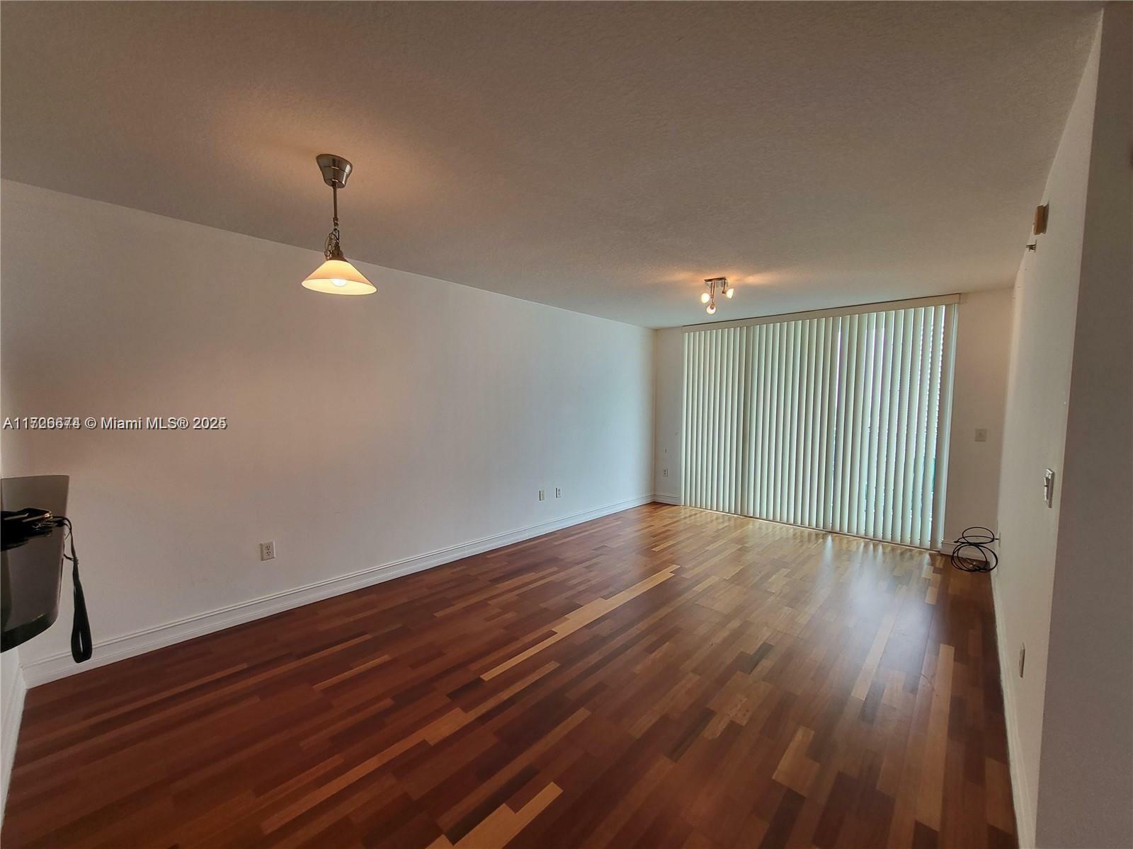 Property Photo:  31 SE 5th St 2409  FL 33131 