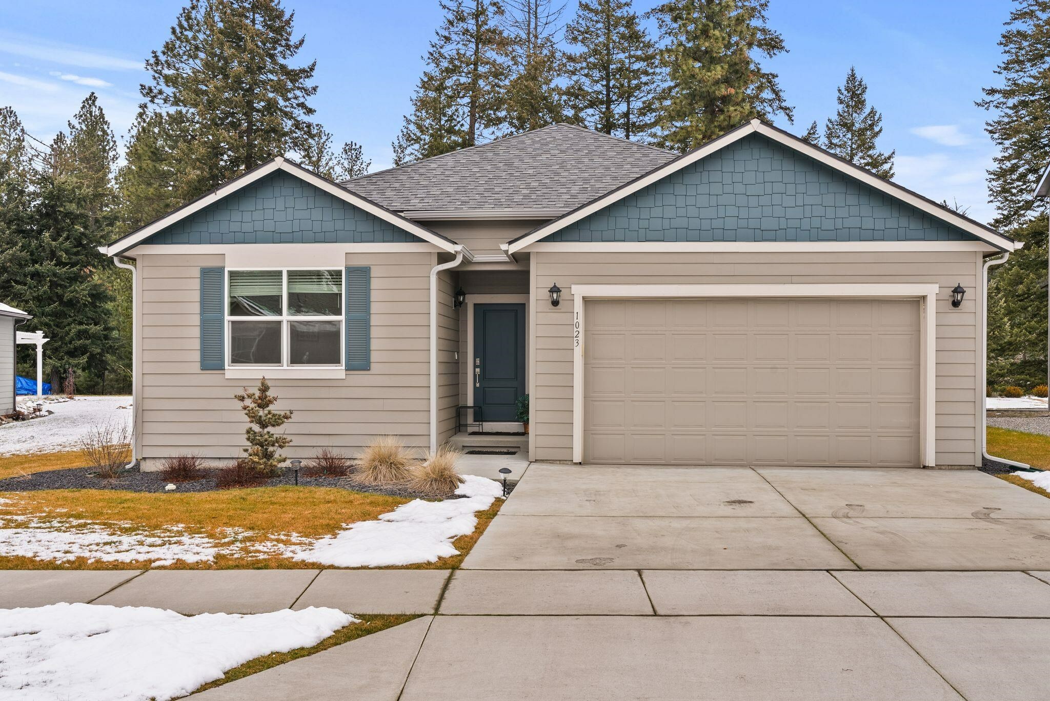 Property Photo:  1023 E Paske Rd  WA 99005 