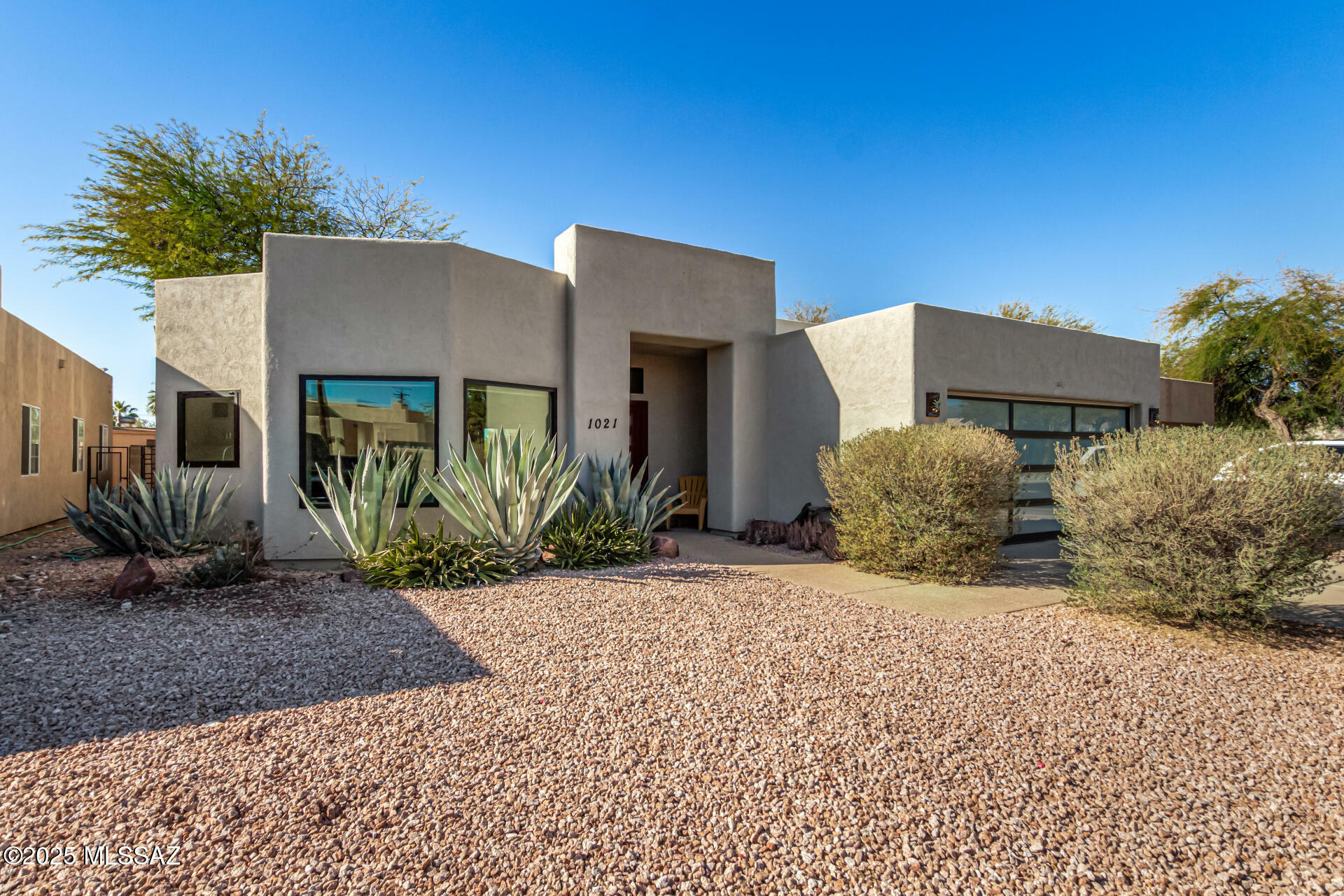 Property Photo: 1021 N Del Valle Place AZ 85711