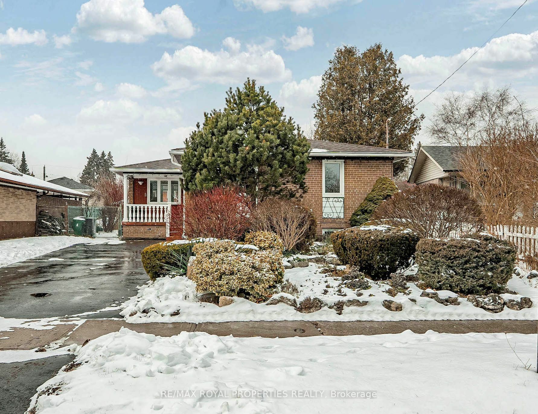 Property Photo:  18 Shoreview Dr  ON M1E 3R2 