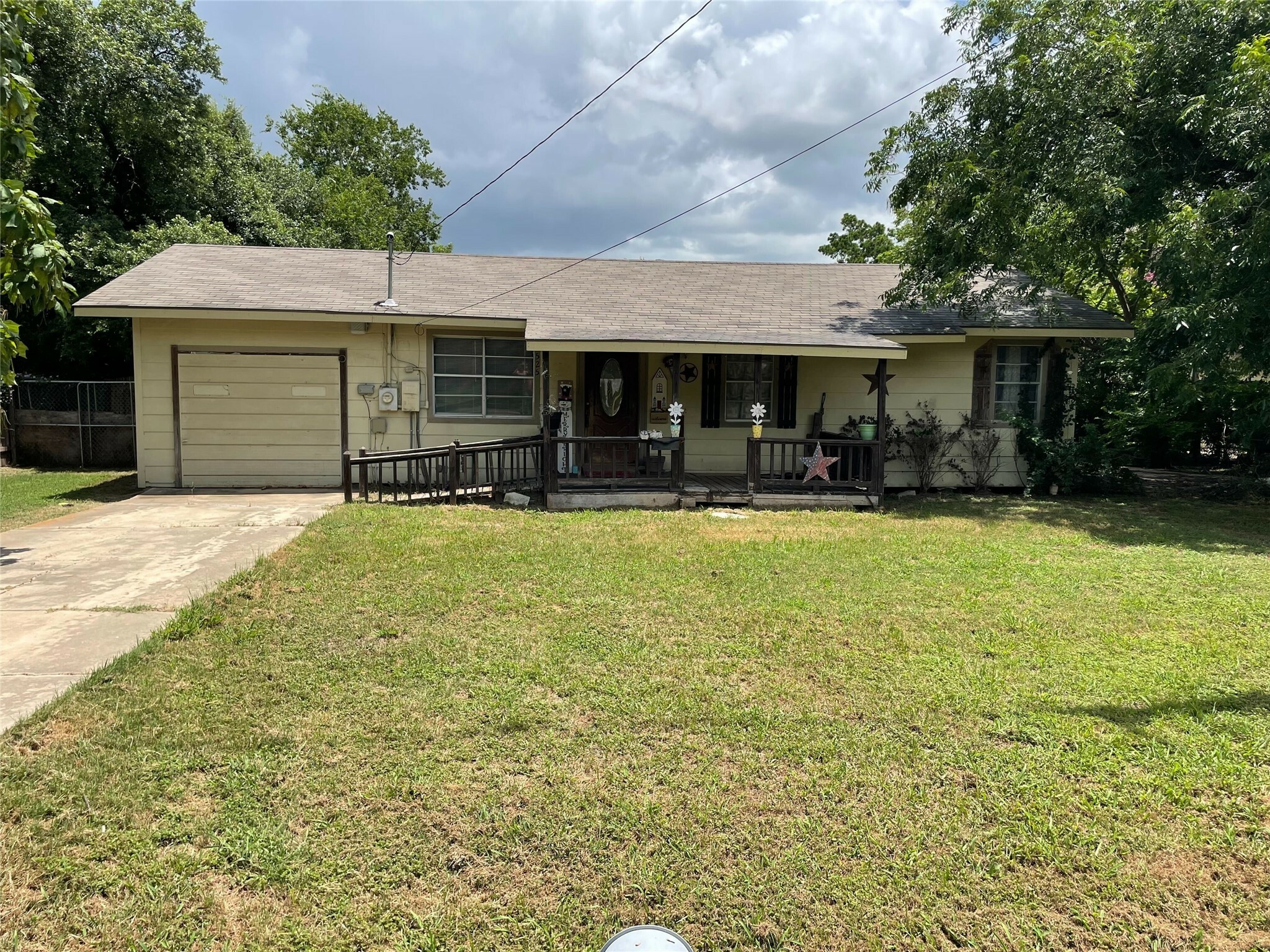 Property Photo:  525 N Avenue H  TX 78621 