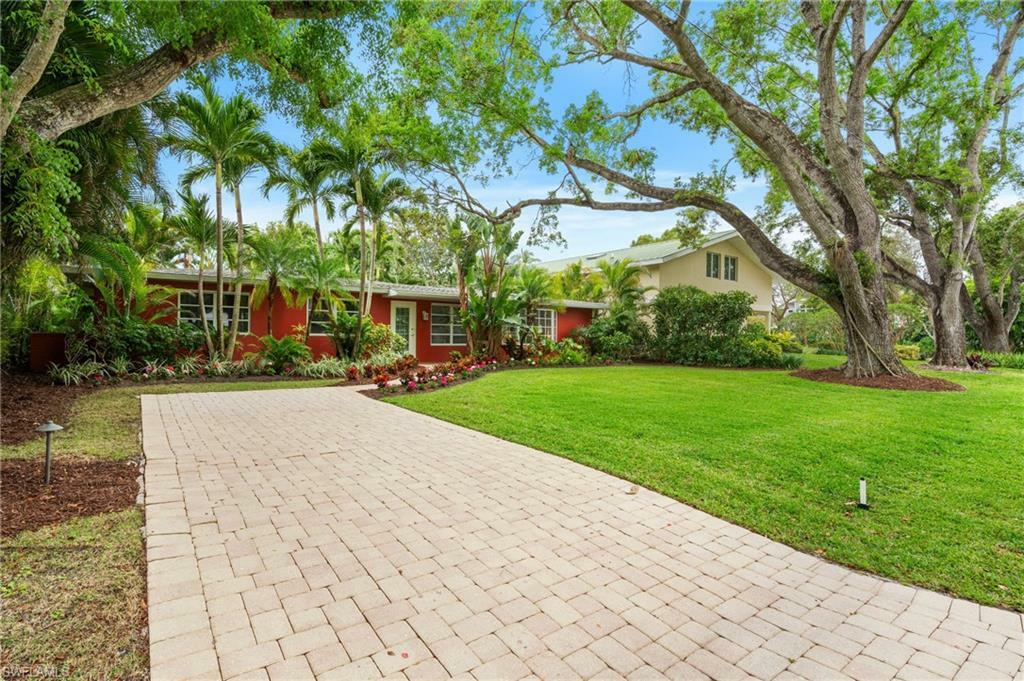 Property Photo: 432 3rd Ave N FL 34102