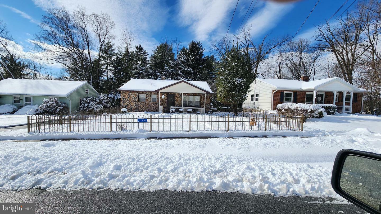 Property Photo:  250 N Maple Street  PA 17022 