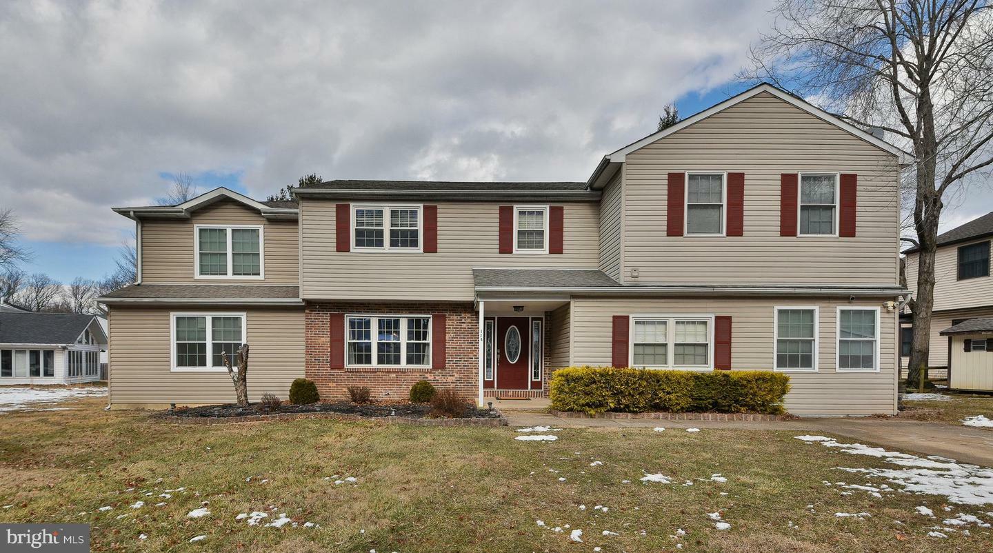 Property Photo:  128 Knights Bridge Drive  PA 19067 