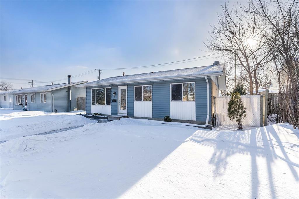 Property Photo:  162 Larche Avenue  MB R2C 1A4 