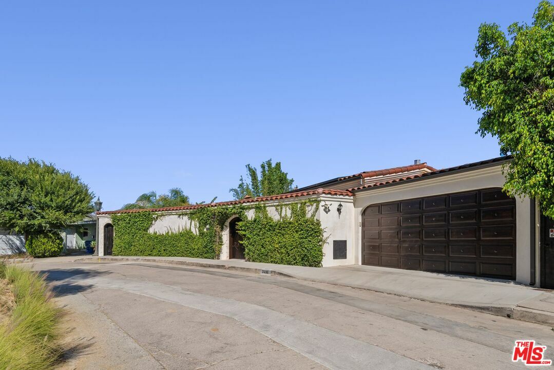 Property Photo:  7038   Los Tilos Rd  CA 90068 