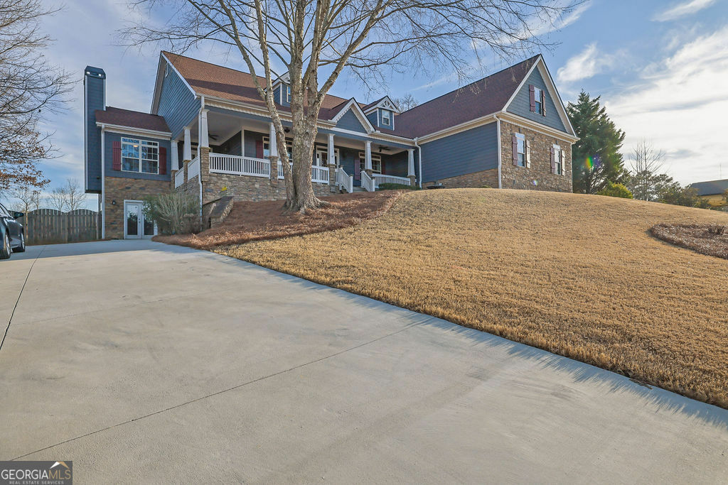 Property Photo: 5742 Boulder Ridge Court GA 30542