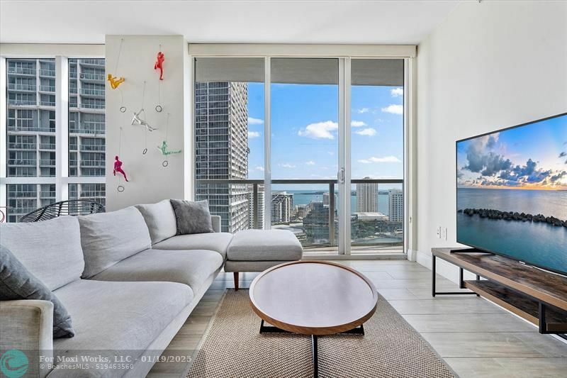 Property Photo:  500 Brickell Ave 2501  FL 33131 