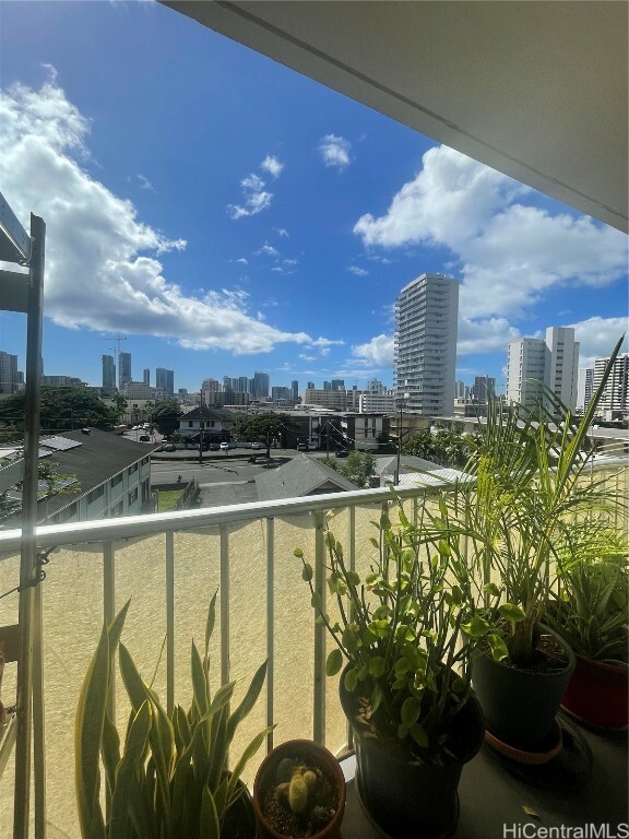 Property Photo:  1620 Keeaumoku Street 404  HI 96822 