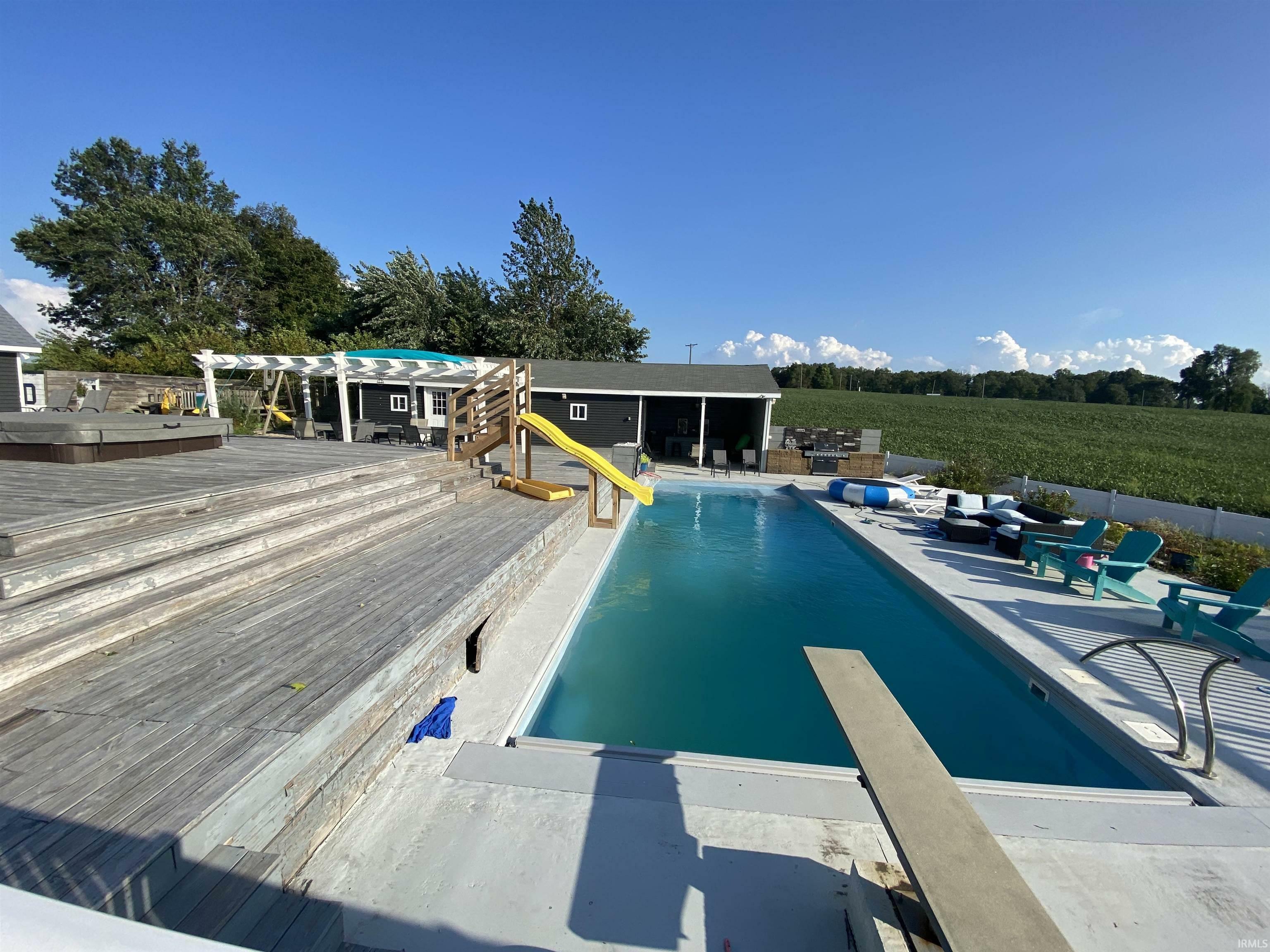 Property Photo:  2090 E Co Rd 125 N  IN 47567 